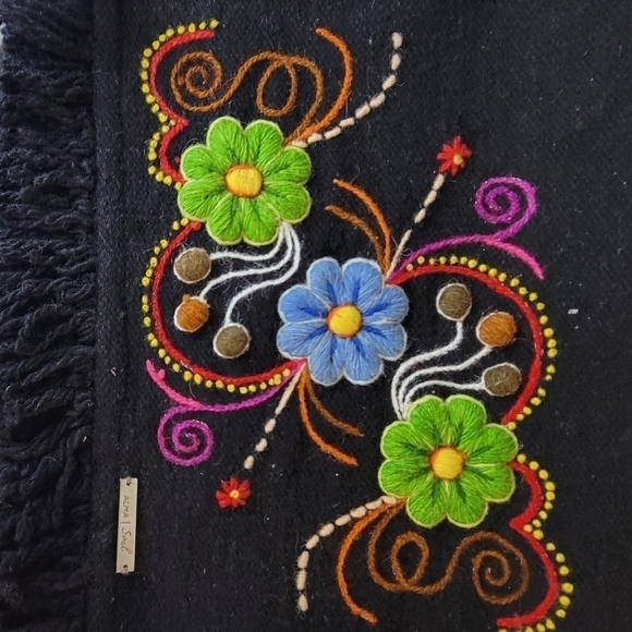 Alma Soul made in Peru Lambswool Satchel Crossbody Bag - Picture 5 of 7